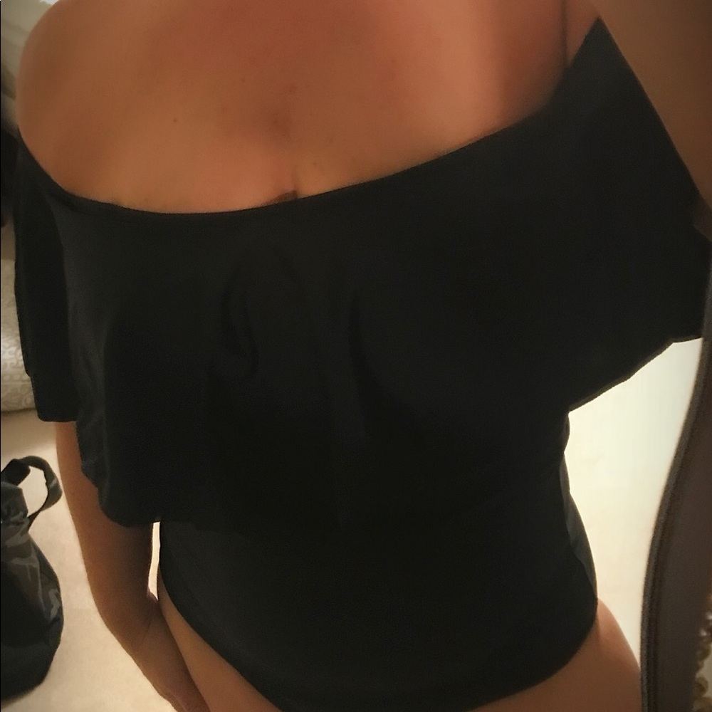 Striking One Piece Off-Shoulder Bathing Suit Tropical Leaf - Picture 3 of 6